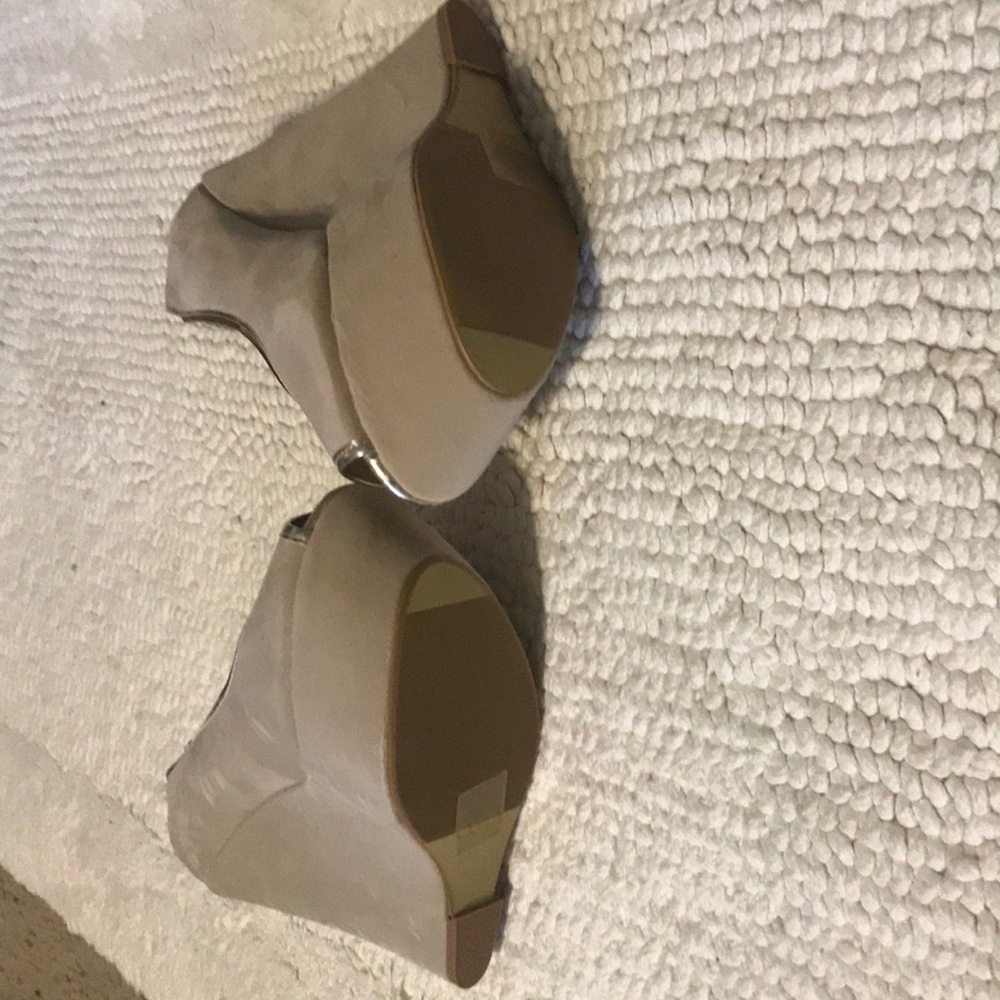Shoes - Picture 4 of 4